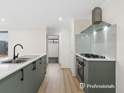 18 Munglinup Road, Hilbert WA 6112
