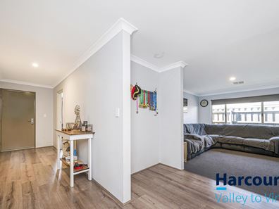 4 Huxley Drive, The Vines WA 6069