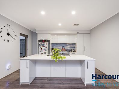 4 Huxley Drive, The Vines WA 6069