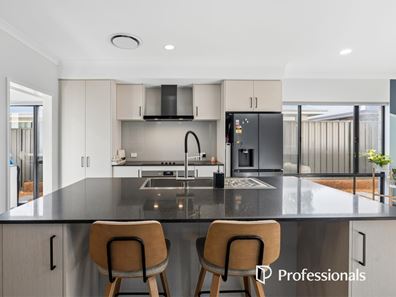 71 Cranwood Crescent, Viveash WA 6056
