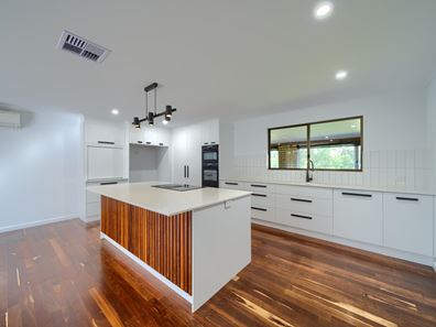 146 Bay View Drive, Little Grove WA 6330