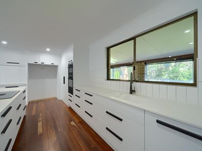 146 Bay View Drive, Little Grove WA 6330