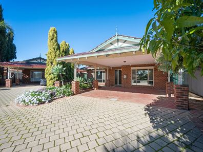 6 Zeil Court, Alexander Heights WA 6064