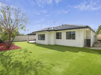 8 Beadell Court, Marangaroo WA 6064