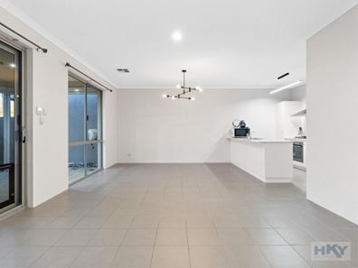 5/2 Woodstock Green, Ellenbrook WA 6069