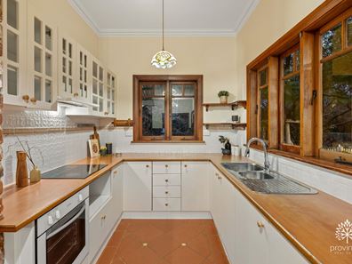 1A Dryandra Crescent, Darlington WA 6070