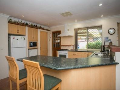183 Seville Dr, Seville Grove WA 6112
