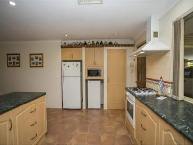 183 Seville Dr, Seville Grove WA 6112