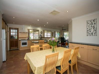 183 Seville Dr, Seville Grove WA 6112