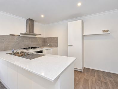 25 Kenby Chase, Wandi WA 6167