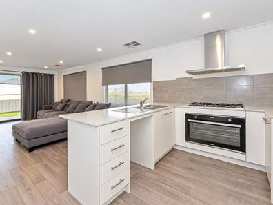 25 Kenby Chase, Wandi WA 6167