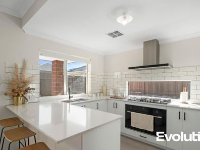 3 Nordend Road, Lakelands WA 6180