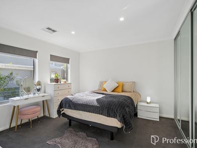 16 Minigwal Loop, Hammond Park WA 6164