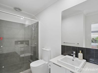 16 Minigwal Loop, Hammond Park WA 6164