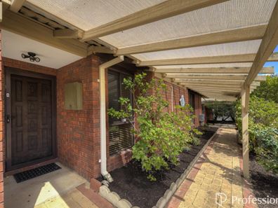 21 Sovereign Place, Forrestfield WA 6058