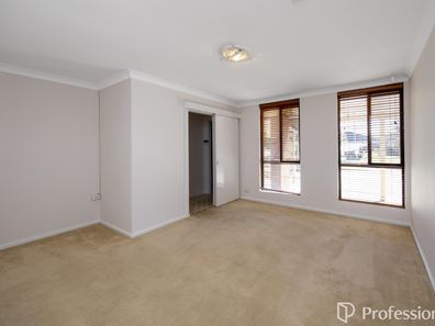 21 Sovereign Place, Forrestfield WA 6058