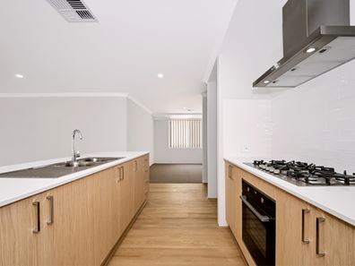 18 Tourmaline Boulevard, Madora Bay WA 6210