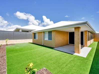 18 Tourmaline Boulevard, Madora Bay WA 6210