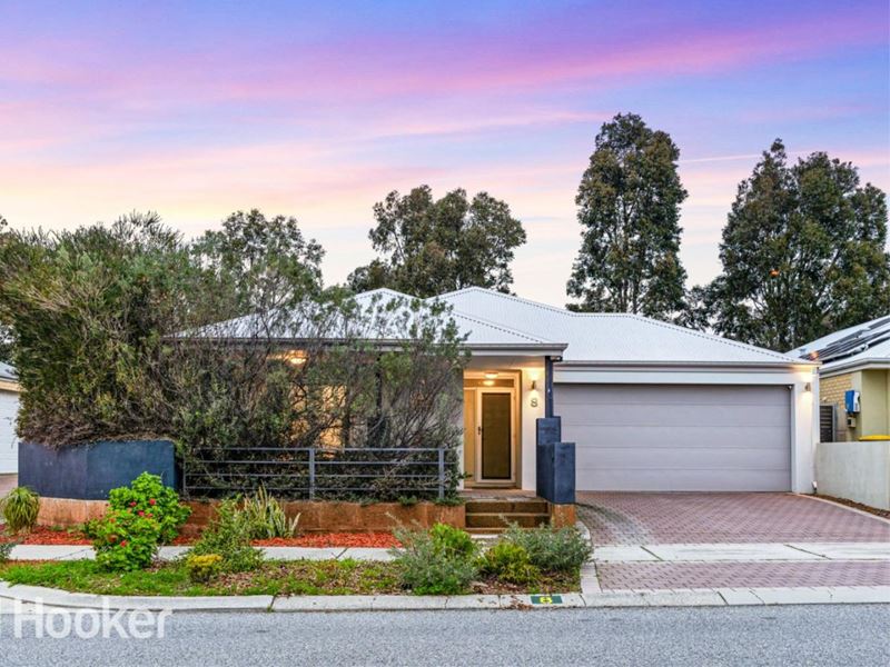 8 Barrington Avenue, Champion Lakes