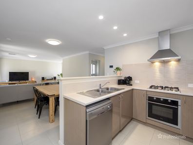 8/10 Charles East Street, Midland WA 6056