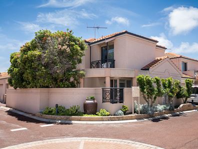 18/160 West Coast Drive, Sorrento WA 6020