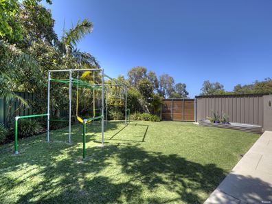 15 Warda Crescent, Forrestfield WA 6058