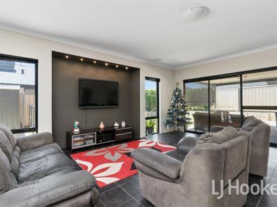 6 Starlight Pass, Seville Grove WA 6112