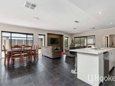 6 Starlight Pass, Seville Grove WA 6112