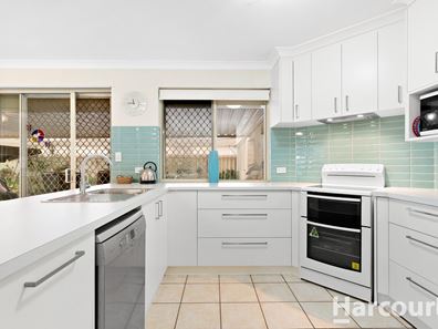 70 Floribunda Avenue, Halls Head WA 6210