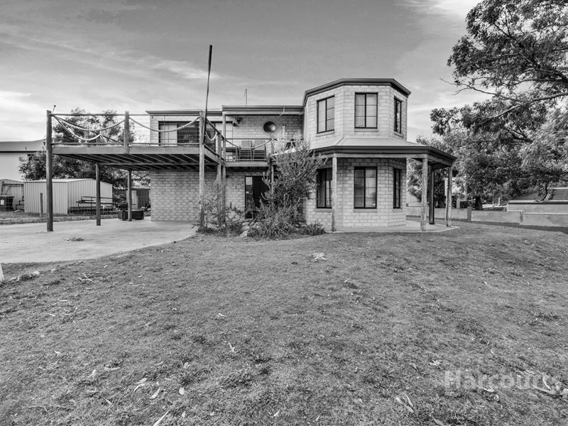 8 Rotohine Crescent, Falcon WA 6210