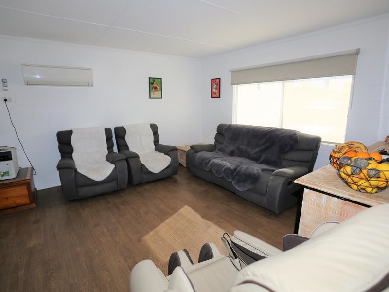 21 Sturt Pea Cres, Kambalda West