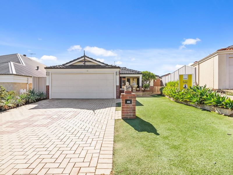 11 Melfort Circle, Kinross