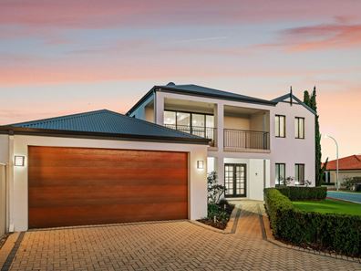 4 Minga Place, Lake Coogee WA 6166