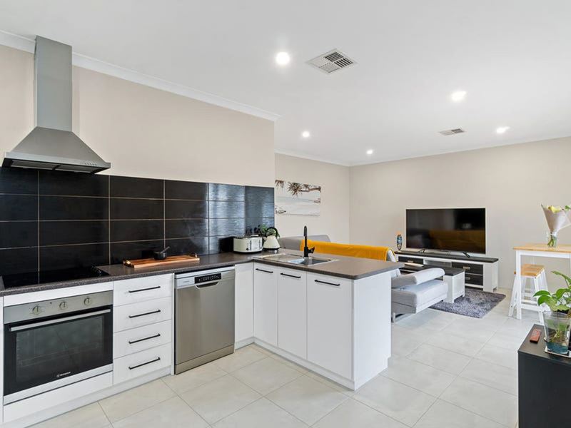 3/16 Calvert Way, Girrawheen
