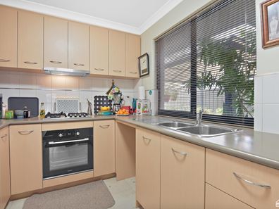 4/79 Seville Drive, Seville Grove WA 6112