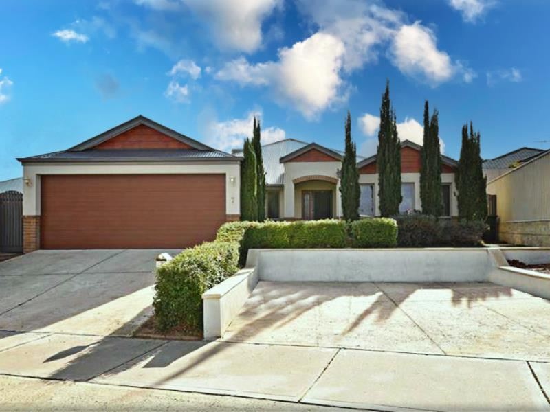 7 Shelburne Gardens, Ridgewood