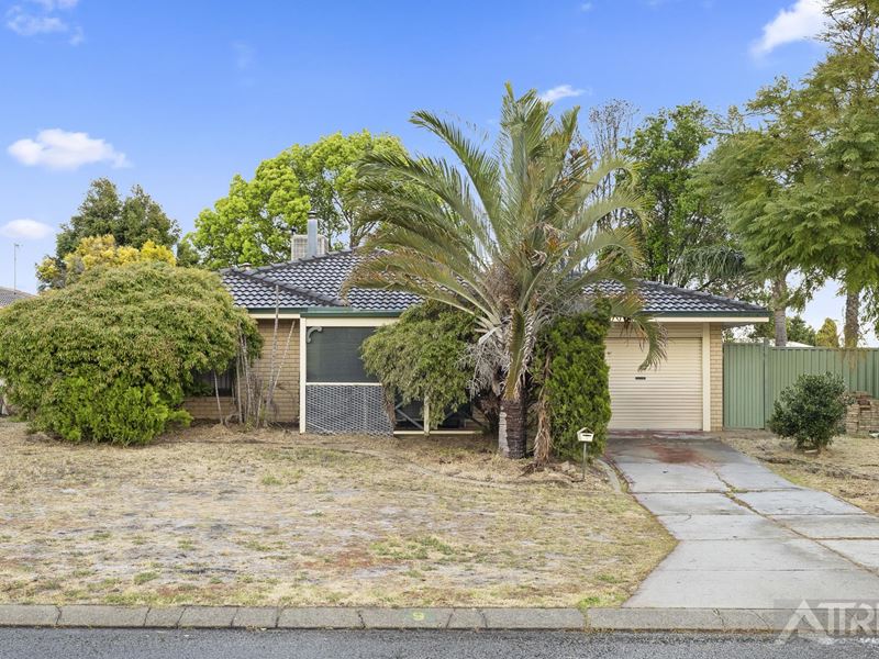 9 Hickory Drive, Thornlie WA 6108