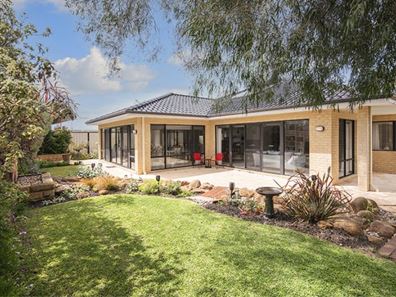 20 Ollis Street, Quindalup WA 6281