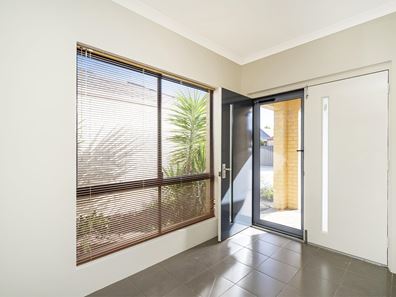 8/1 Tolj Loop, Aveley WA 6069