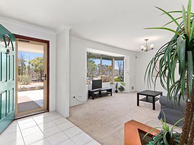 34 Le Grand Gardens, Marangaroo WA 6064