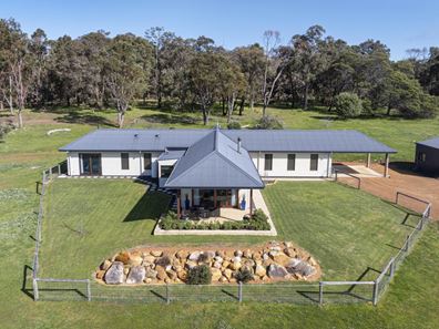 34 Hebrides Close, Quindalup WA 6281