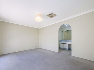 21 Wateredge Road, Thornlie WA 6108