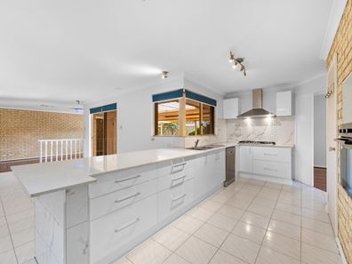 239 Summerlakes Parade, Ballajura WA 6066