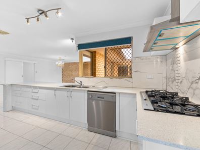 239 Summerlakes Parade, Ballajura WA 6066