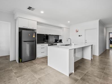 15 Toovey Road, South Yunderup WA 6208