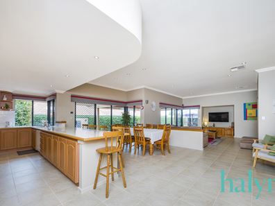 11 Heysen Crest, Woodvale WA 6026