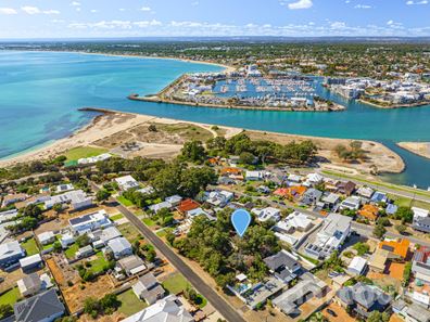 11 Peter Street, Halls Head WA 6210