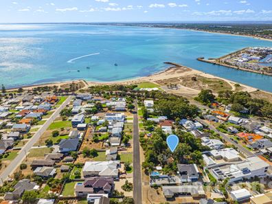 11 Peter Street, Halls Head WA 6210
