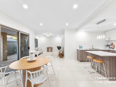 18 Serisier Parkway, Queens Park WA 6107