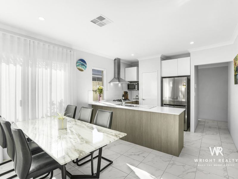 19 Lancaster Loop, Piara Waters WA 6112